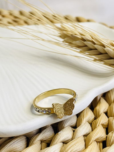 Anillo dorado mariposa strass