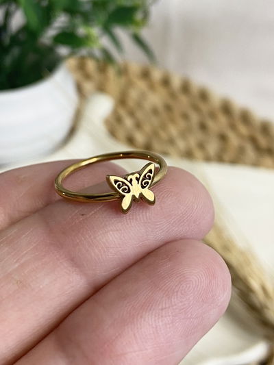 Anillo dorado mariposita