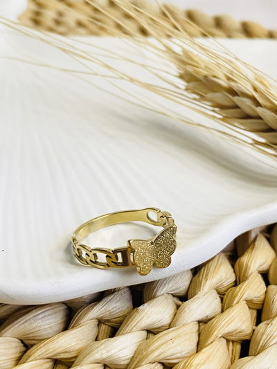 Anillo dorado mariposa Romana