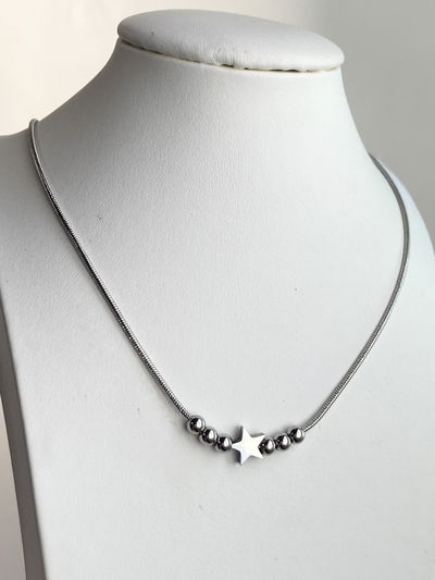 Collar estrella y pelotitas