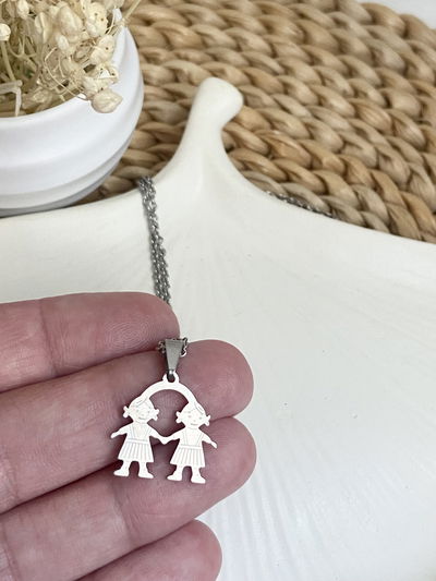 Collar 2 nenas unidas