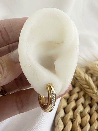 Argollas doradas macizas con strass(precio por par)