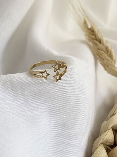 Anillo dorado triple estrellitas