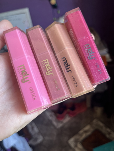 Lipstik brilloso de Mely