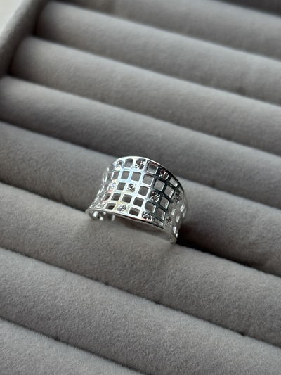 Anillo calado