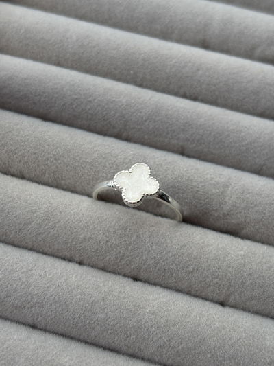 Anillo trébol 