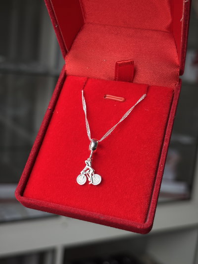 Cadenita dije mujer y bicicleta