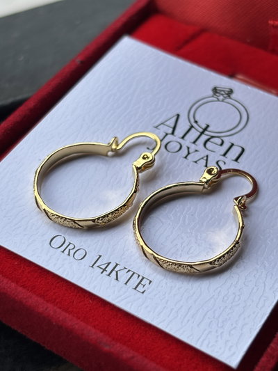 Argollas delgadas de Oro