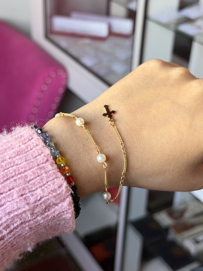 Pulsera Denario con perlas y cruz colgante