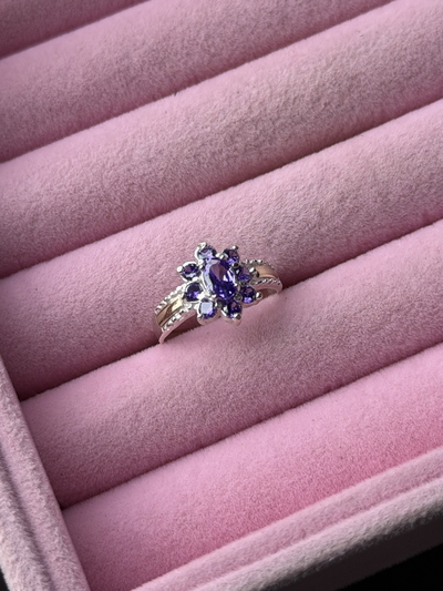 Anillo Flor con cubic central violeta