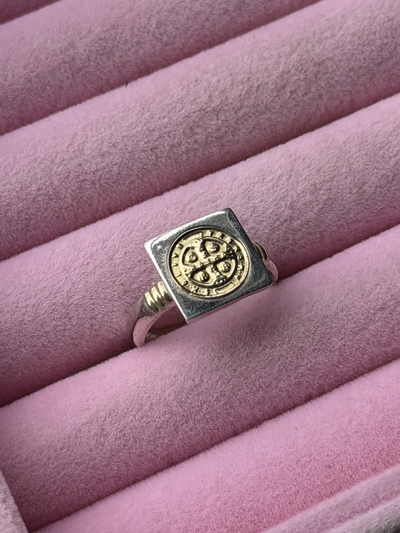 Anillo cuadrado San Benito