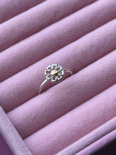 Anillo margarita plata y oro