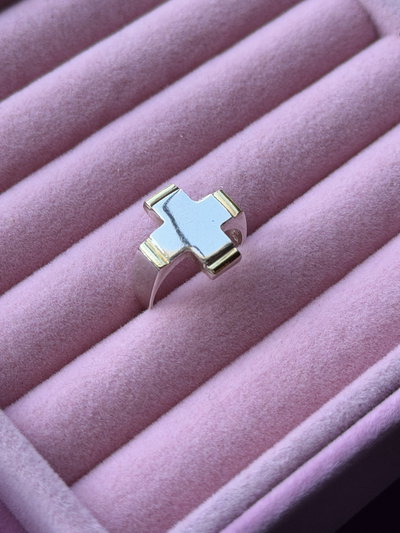 Anillo cruz del equilibrio 