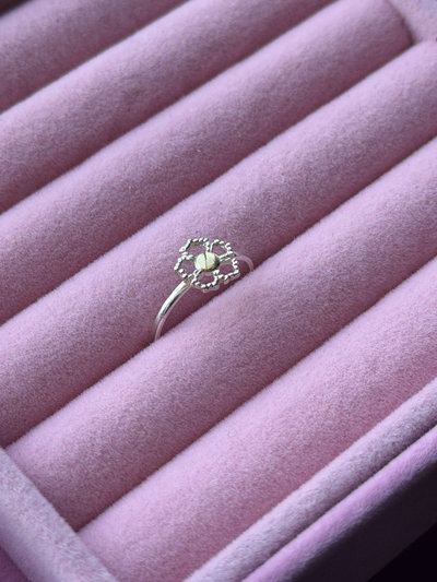 Anillo florcita plata y oro