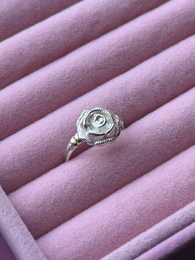 Anillo Flor grande tallada