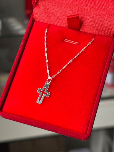 Conjunto con dije cruz