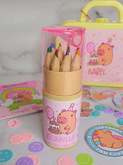 Tubo con lápices y sacapuntas CAPIBARA x10