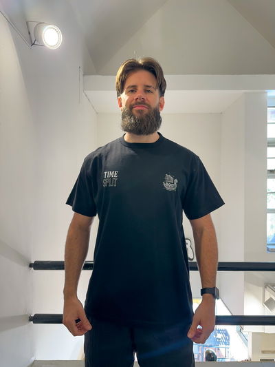 Remera Time Split Negro