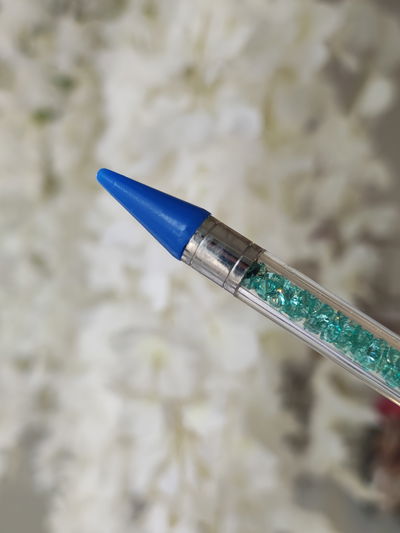 Lapiz levanta strass