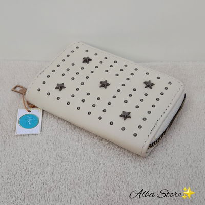 Billetera con tachas