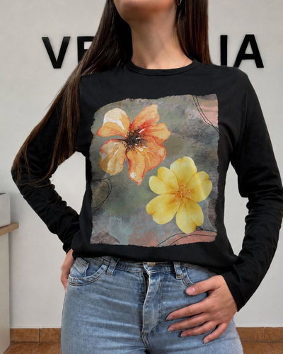 REMERA MANGA LARGA NEGRA 2 HIBISCUS