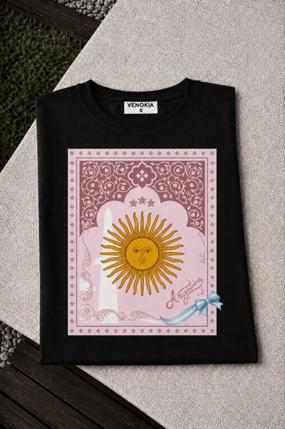 REMERA NEGRA ARG CARTA ROSA