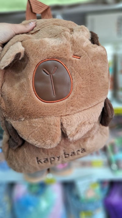 Mochila Peluche Capibara 