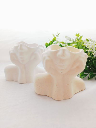 MUJER MANOS EN ROSTRO 9*7*12