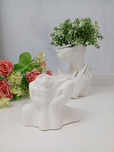 MUJER MANOS EN ROSTRO 9*7*12