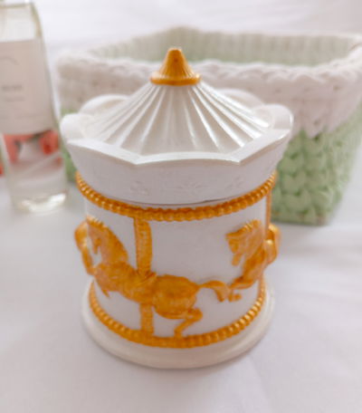 SALE DISCONTINUO! VELA CARAMELERA CARROUSEL YESO