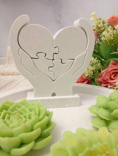 ROMPECABEZAS CORAZON EN MANOS - RESINA CERAMICA
