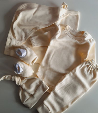 Ajuares 5p liso CREMA