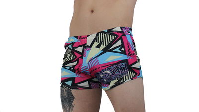 Short triangulos de colores rosados 
