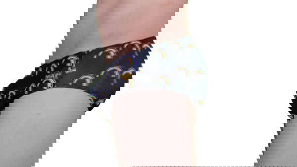 Slip negro con arcoiris