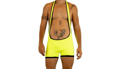 Tiradores  short flúor amarillo detalles en negro