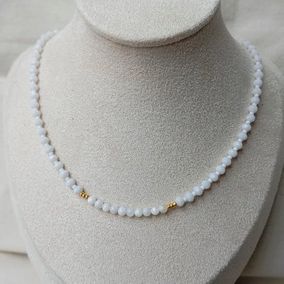 Collar bolitas nácar 