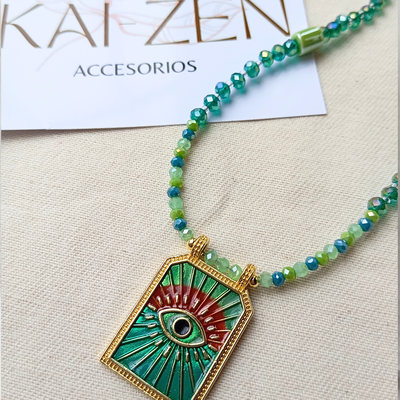 Collar Placa Ojo verde 