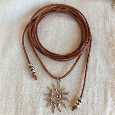 Choker gamuza sol