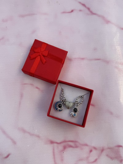 Collares Astronautas Te amo en 100 idiomas brillan en la oscuridad 