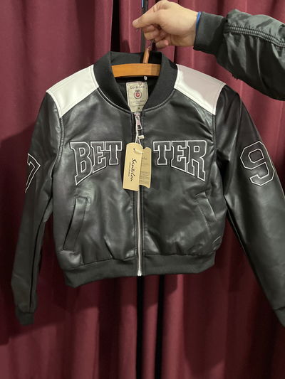 Campera universitaria Ecocuero  talle S🖤