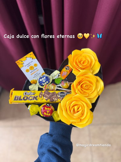 Caja corazón dulce con flores eternas💛