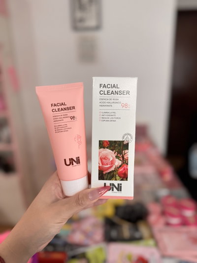 Limpiador facial rosa con ácido hialuronico hidratante 