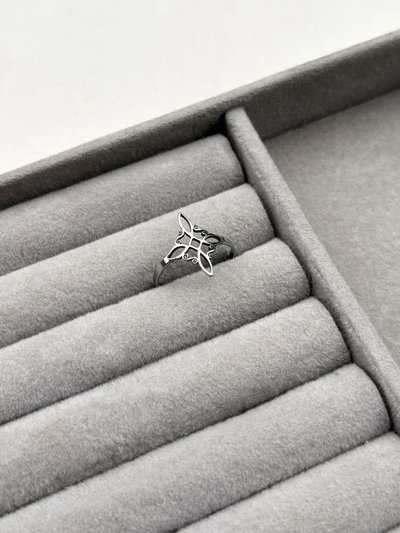 Anillo Nudo de Bruja Fino
