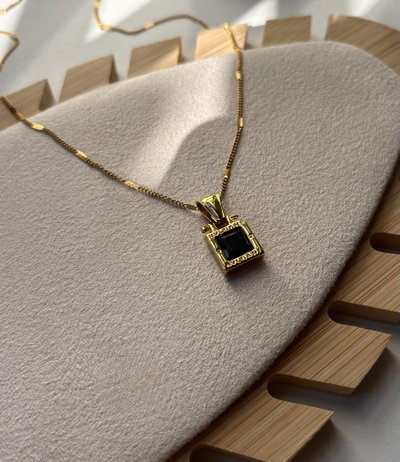 Collar Grecia Black M