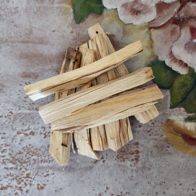 Palo Santo troncos pequeños x 50 gr