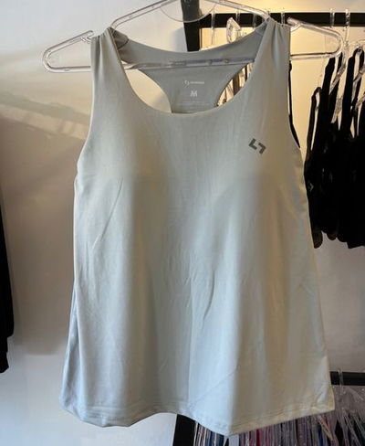Musculosa con taza Barbie