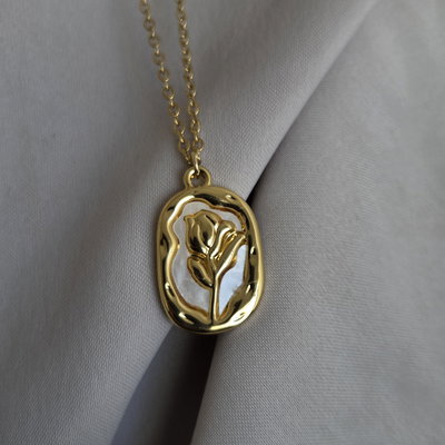 Collar Dione