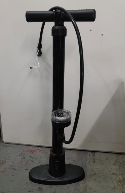 INFLADOR DE PIE CON MANOMETRO Y ADAPTADORES