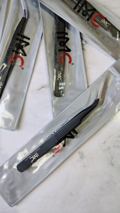 Pinza curva para pestañas 