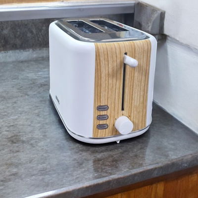 Tostadora ATMA TOATW21WP 800W LINEA NORDICA BLANCO Y MADERA